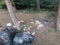 PİKNİKÇİ KİRLETTİ VATANDAŞ TEMİZLEDİ