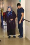 SEDYEYLE GELDİ YÜRÜYEREK ÇIKACAK