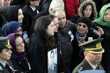 ŞEHİTLERİMİZ GÖZYAŞLARIYLA TOPRAĞA VERİLDİ