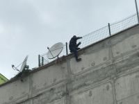 OTOPARKIN ÇATISINDA İNTİHAR GİRİŞİMİ