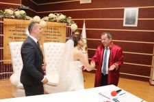 TANJU ÖZCAN İLK NİKANI KIYDI