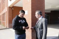 TANJU ÖZCAN BIÇAKLANAN GENCİ ZİYARET ETTİ