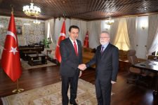 VALİ ÜMİT, TEBRİKLERİ KABUL ETTİ