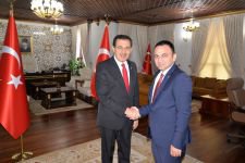 VALİ ÜMİT, TEBRİKLERİ KABUL ETTİ