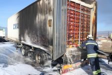 YOL ORTASINDA ALEV ALEV YANDI