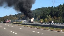 YOL ORTASINDA CAYIR CAYIR YANDI !