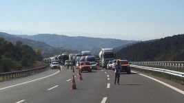 YOL ORTASINDA CAYIR CAYIR YANDI !