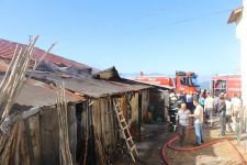 YÜZLERCE HİNDİ YANMAKTAN KURTARILDI