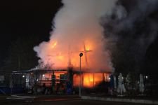 AHŞAP BİNA ALEVLERE TESLİM OLDU