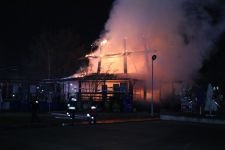 AHŞAP BİNA ALEVLERE TESLİM OLDU