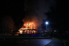 AHŞAP BİNA ALEVLERE TESLİM OLDU