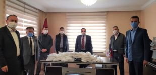 AK PARTİ'DEN 3 BİN MASKE DESTEĞİ