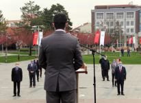 ATATÜRK HEYKELİNE ÇELENK BIRAKILDI