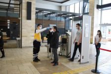 MERAKLA BEKLENEN AVM'LER AÇILDI