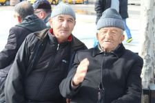 BELEDİYE MEYDANININ MÜDAVİMLERİ ANLATTI