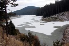 BOLU'DA O GÖL BUZ TUTTU !