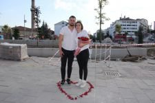 CADDE ORTASINDA EVLENME TEKLİFİ