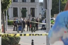 CADDE ORTASINDA ŞÜPHELİ ÇANTA PANİĞİ