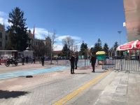 İZZET BAYSAL CADDESİNE BARİYERLİ ÖNLEM