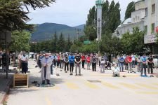 CEMAAT YOLDA NAMAZ KILDI