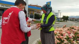 CHP'Lİ GENÇLERDEN İNCE DAVRANIŞ