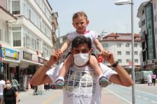 ÇOCUKLAR CADDEYİ ŞENLENDİRDİ