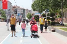 ÇOCUKLAR CADDEYİ ŞENLENDİRDİ