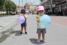 ÇOCUKLAR CADDEYİ ŞENLENDİRDİ