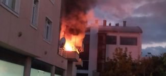 BALKONDAN YÜKSELEN ALEVLER KORKUTTU