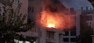 BALKONDAN YÜKSELEN ALEVLER KORKUTTU