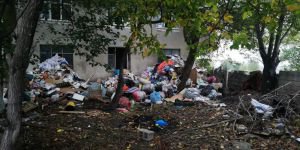 EVDEN KİLOLARCA ÇÖP ÇIKTI !