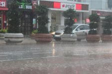 EVLER SU ALTINDA KALDI