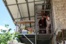 FELÇLİ EŞİ İÇİN ASANSÖR YAPTI