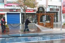 İZZET BAYSAL CADDESİ KÖPÜKLÜ SUYLA YIKANDI