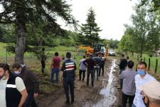 KAÇAK BAHÇE ÇİTLERİ YIKILDI