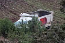 KAMYON ŞARAMPOLE UÇTU!