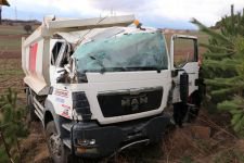 KAMYON ŞARAMPOLE UÇTU!