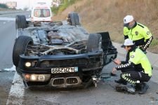 LASTİĞİ PATLAYAN OTOMOBİL TAKLA ATTI