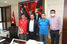 LGS ŞAMPİYONUNDAN BAŞKAN ÖZCAN’A ZİYARET