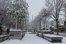 KENT MERKEZİ BEYAZA BÜRÜNDÜ