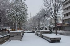 KENT MERKEZİ BEYAZA BÜRÜNDÜ