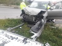 ÖNCE ARAÇLARA SONRA TABELALARA ÇARPARAK DURDU
