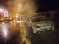 OTOMOBİLİ ALEVLER SARDI