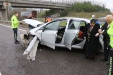 OTOMOBİLLER BARİYERE SAPLANDI