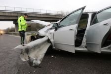 OTOMOBİLLER BARİYERE SAPLANDI