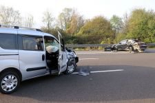 PARK HALİNDEKİ OTOMOBİLE ÇARPTI