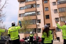 POLİSLERDEN DOĞUM GÜNÜ SÜRPRİZİ