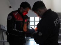 POLİSTEN GENÇ KIZA SÜRPRİZ DOĞUM GÜNÜ