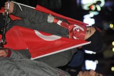 ŞEHİTLER İÇİN YÜRÜDÜLER