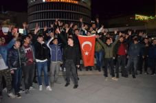 ŞEHİTLER İÇİN YÜRÜDÜLER